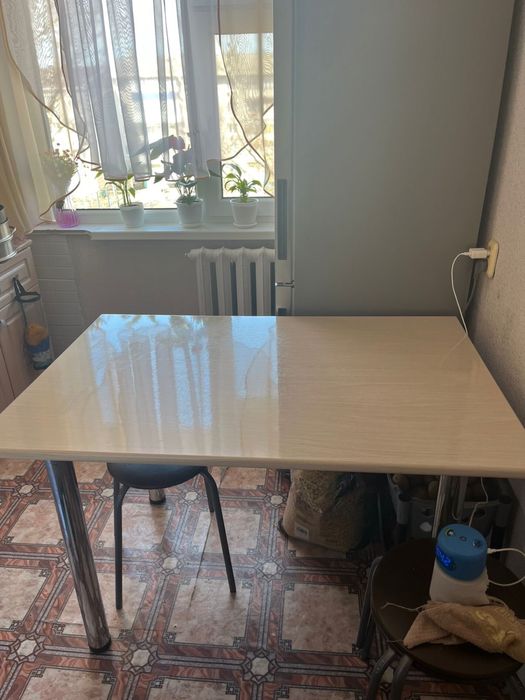 Продам кухонный стол