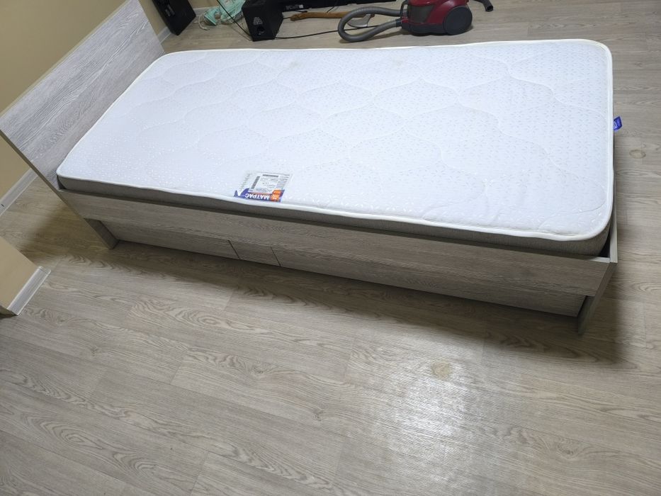 Односпальная кровать 2х0,9 м