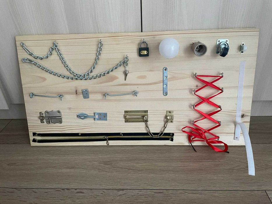 Busy Board / Placa de activitati Montessori