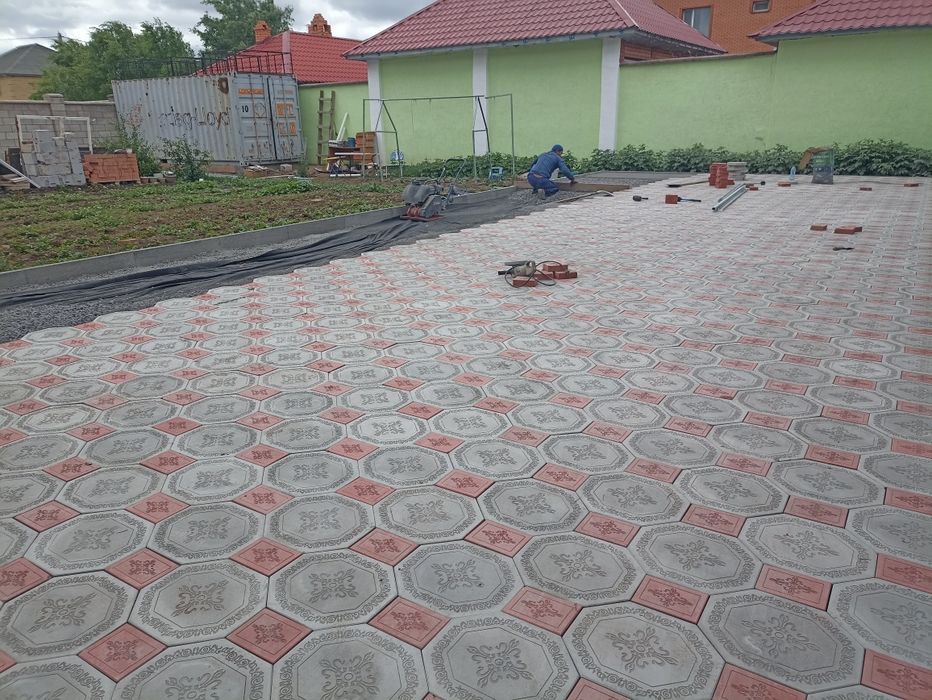 Укладка брусчатки, тротуарной плитки, установка поребриков и бордюров ...