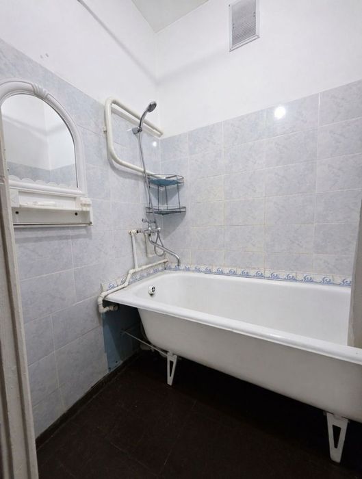 1/5/5 МирзоУлугбекский р-н, Карасу-6,275 школа,Базарчик,хороший ремонт