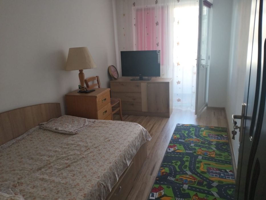 Inchiriez apartament cu 3 camere