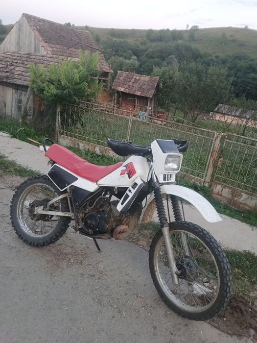 Vînd yamaha DT 125
