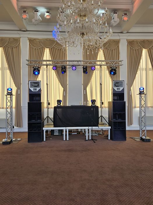 Inchiriez boxe scena lumini schela playere