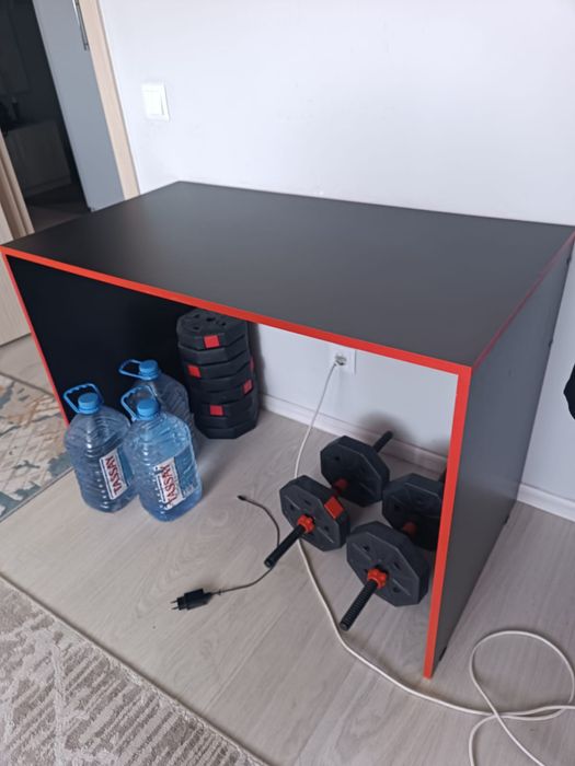 Продам компьютерный стол