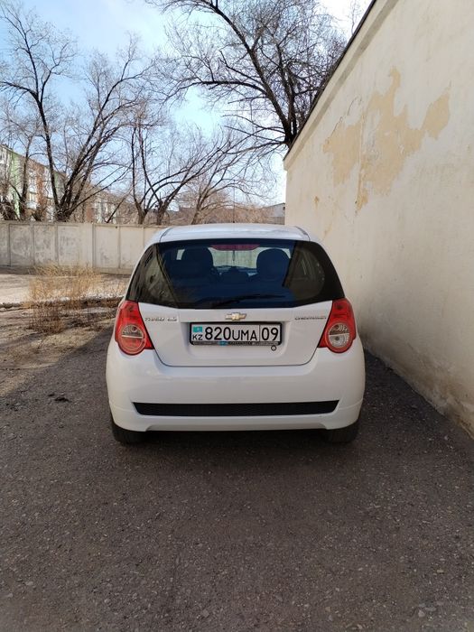 Продам машину CHEVRALET aveo 2013 хэтчбек автомат