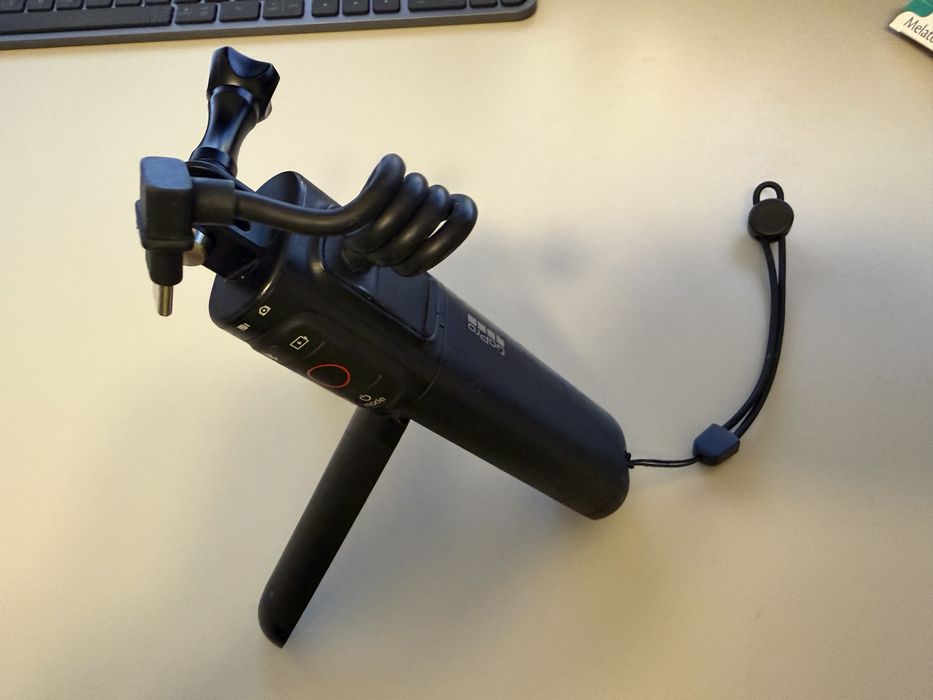 Volta - Trepied GoPro cu functie de incarcare.