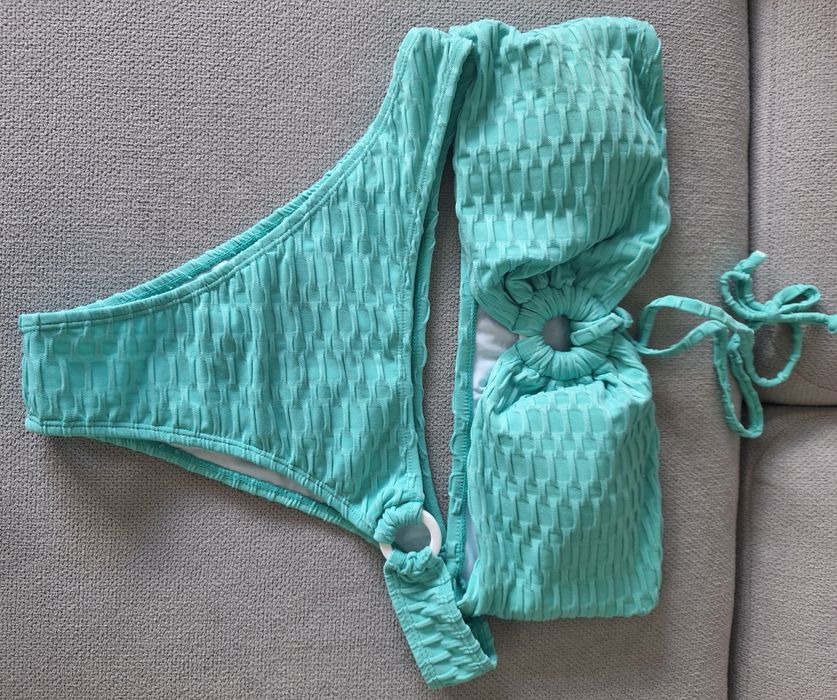 Продам купальники новые.