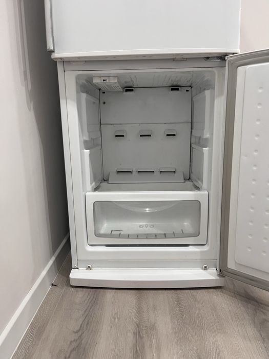 Холодильник LG белый