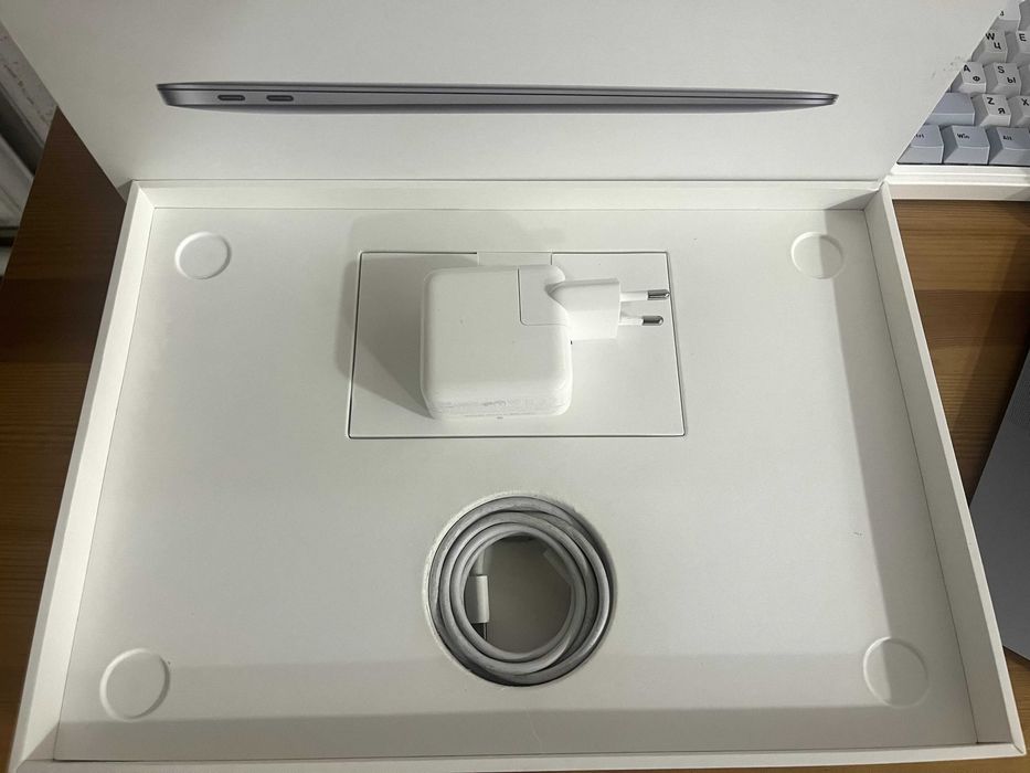 Macbook Air M1 8/256 90%