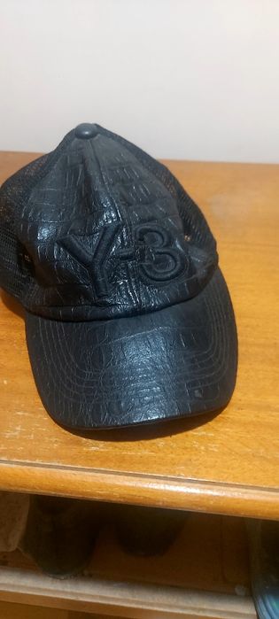 Продам бейсболку Y-3
