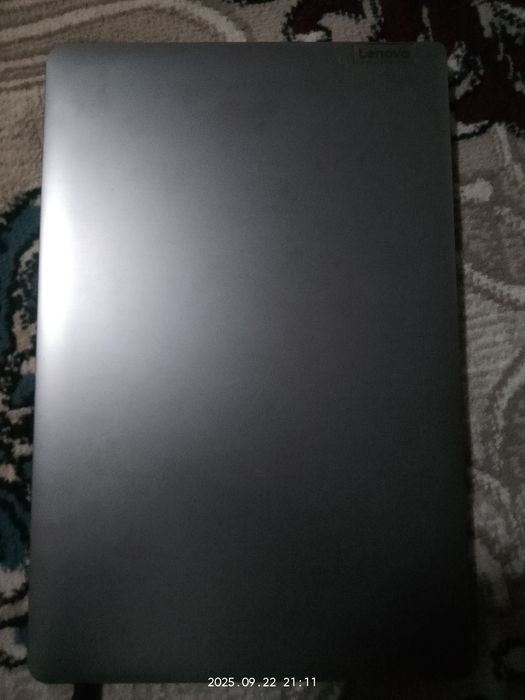 Core i3 Noutbuk sotiladi. Xolati aʼlo. Batareykasi 2-3 soatga yetadi