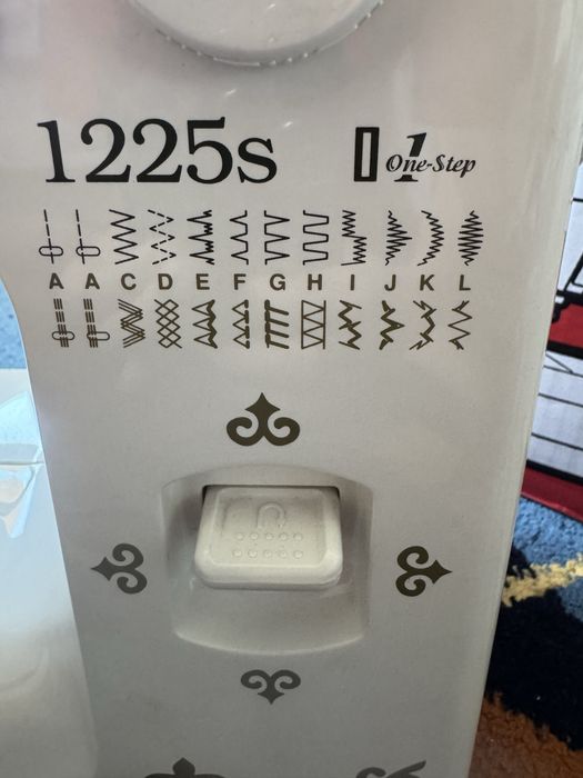 Продам швейную машинку