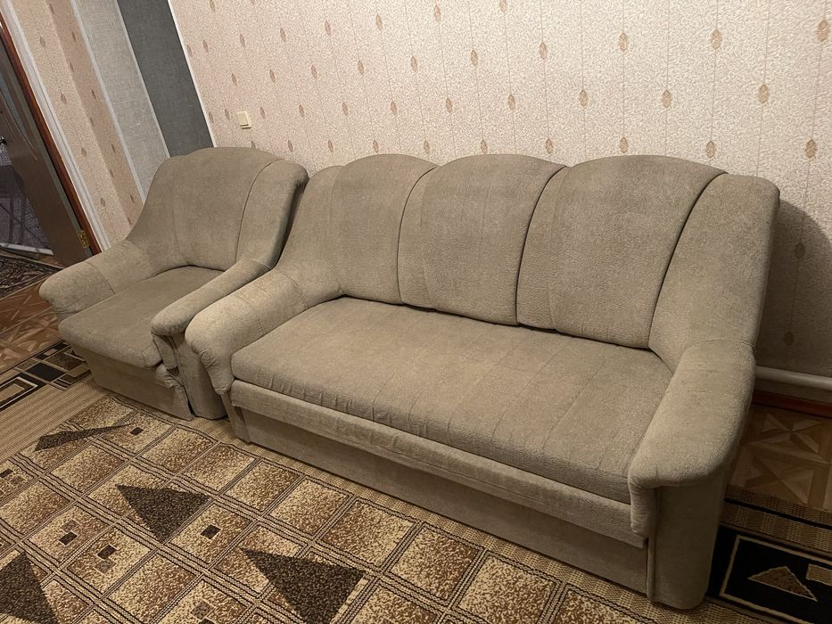 Диван с двумя креслами