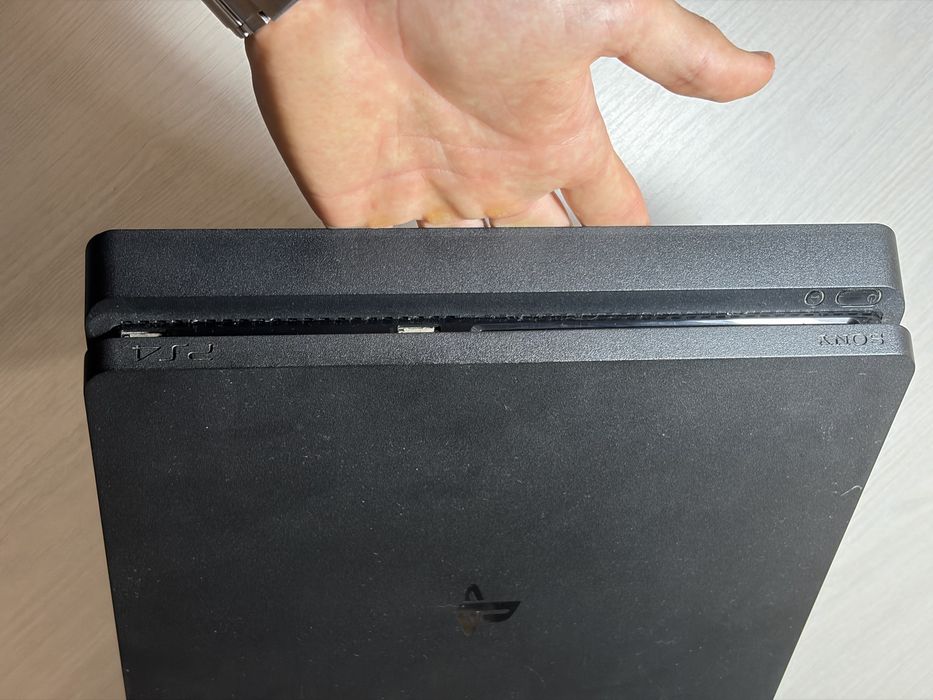 Продам PS 4 1TB full complect