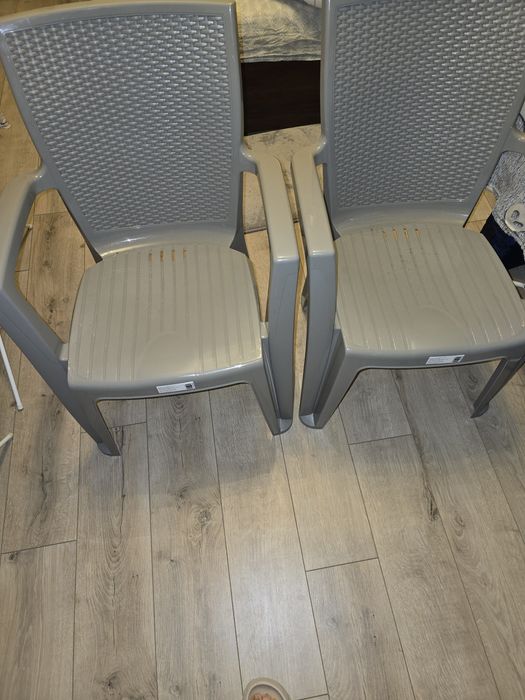 Пластмасови градински столове- 2 бр.- 30 лв.