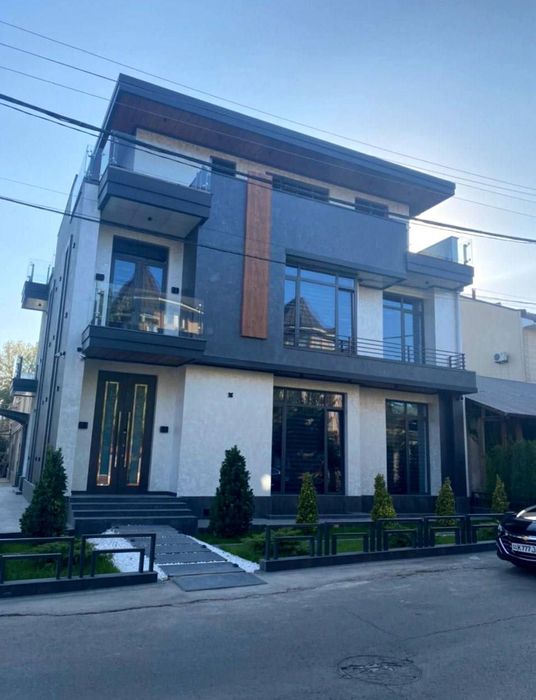 Продается Здание 580 м2 сзади гостиницы России, Яккасарайский район