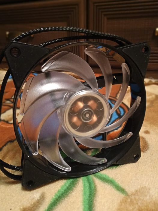 Продается вентилятор Cooler Master Masterfan MF120