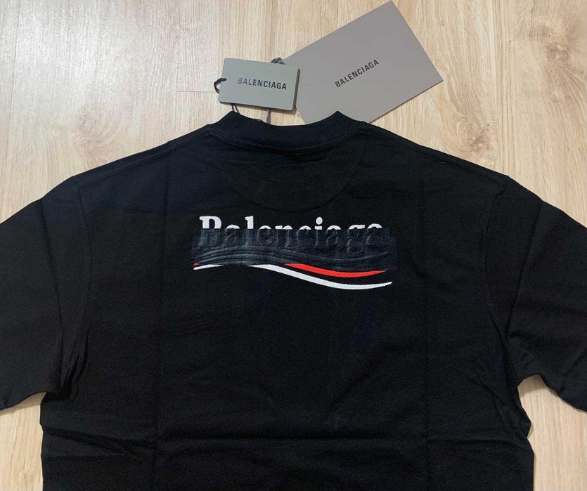 Нови мъжки тениски BALENCIAGA нови с етикети в черен и бял цвят.