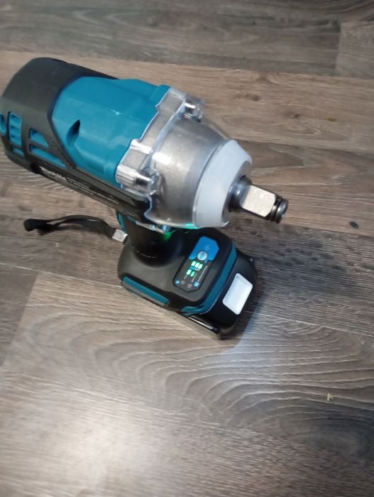 Autofiletanta pentru insurubat DTW 300 cu baterie de 6a NOU