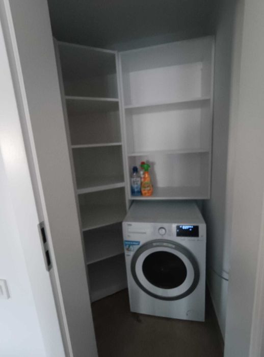 Ofer spre inchiriere apartament cu 3 camere decomandate, in centru, in complex rezidential