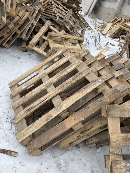 Поддоны деревянные дрова доски