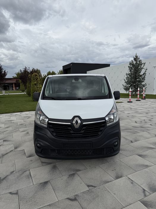 RENAULT Trafic 2015 — imagine 2