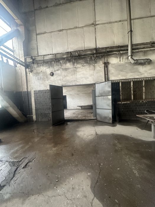 Сдам в аренду помещение под производство имеется кран-балка. 950 кв.м