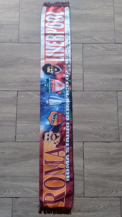 Fular  FC Liverpool și AS Roma