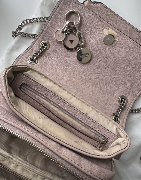 Чанта Guess.