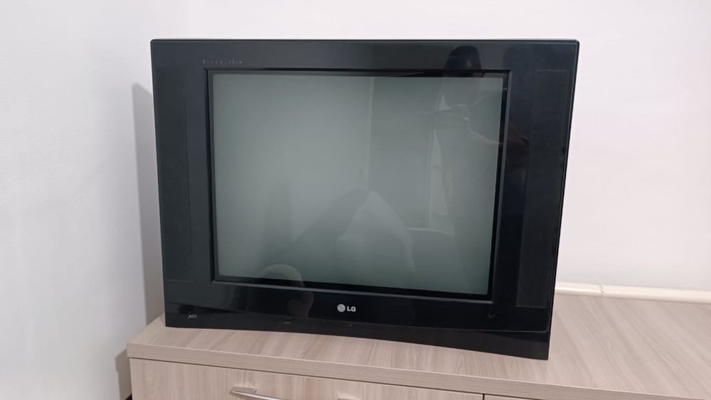 Продам телевизор LG . Диоганал 72 см