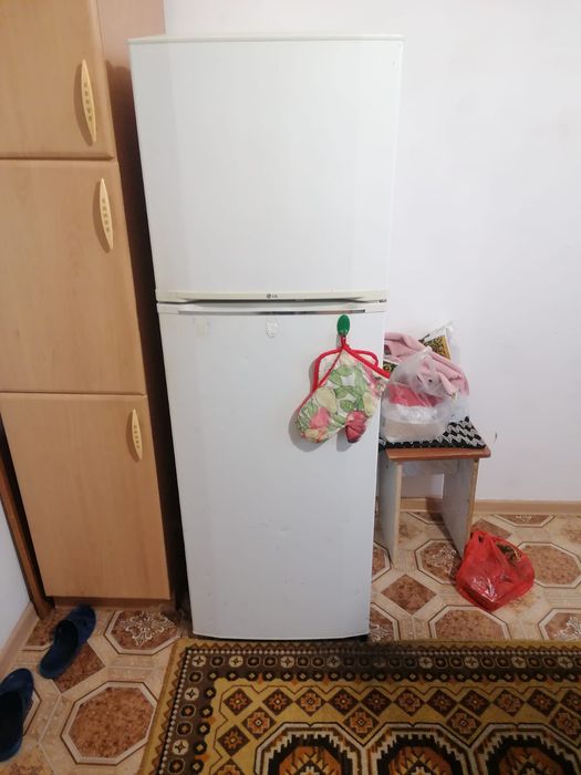 Б/у холодильник.