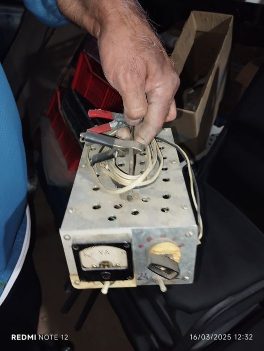 Akumlyatr sotiladi zaryadnik bn