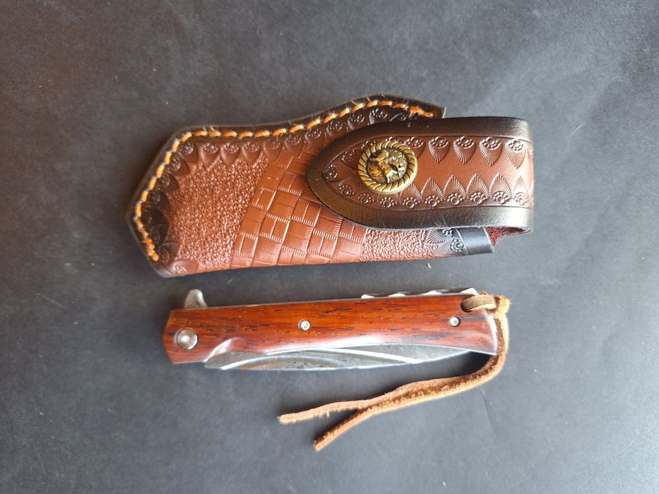 Сгъваем нож-стомана G10 с кожена кания.