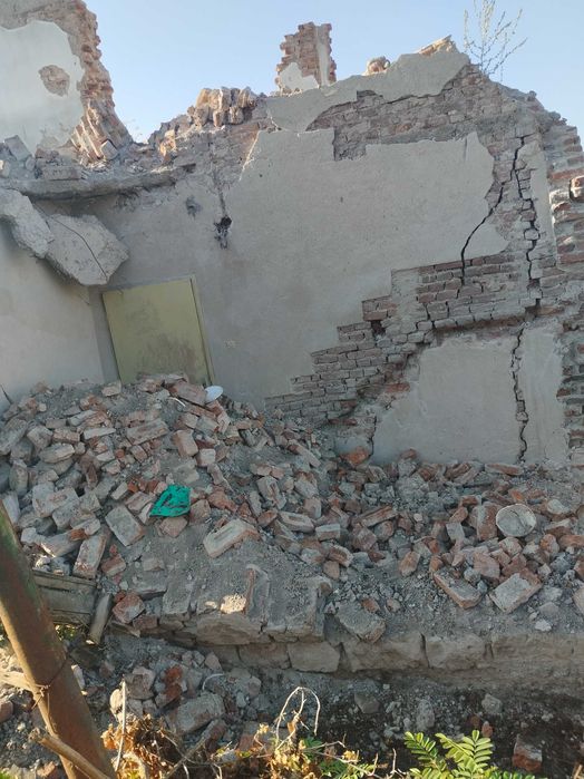 Подарявам тухли единички