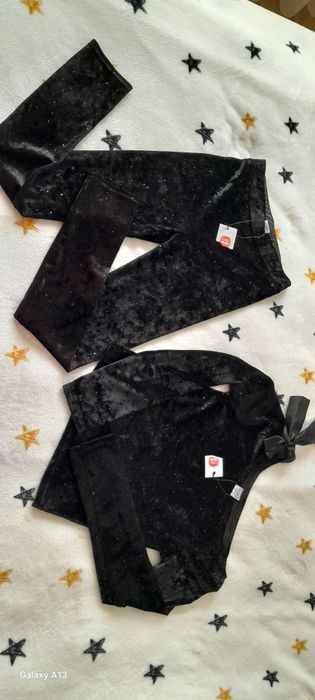 Costum din catifea nou cu eticheta