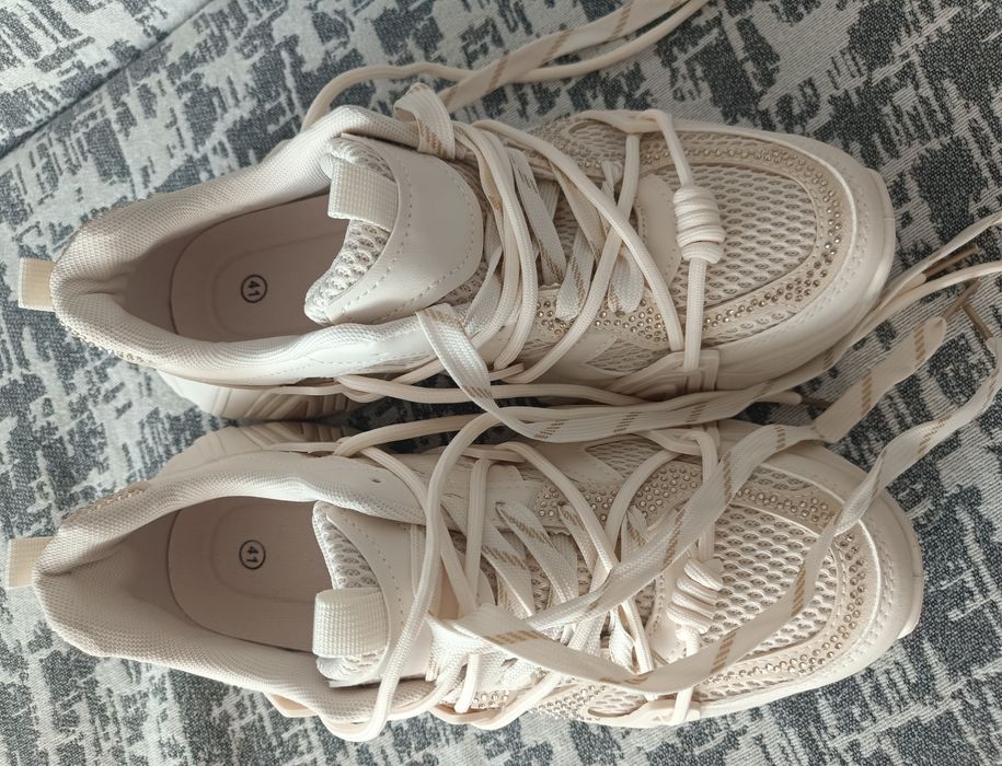 Чисто нови маратонки!