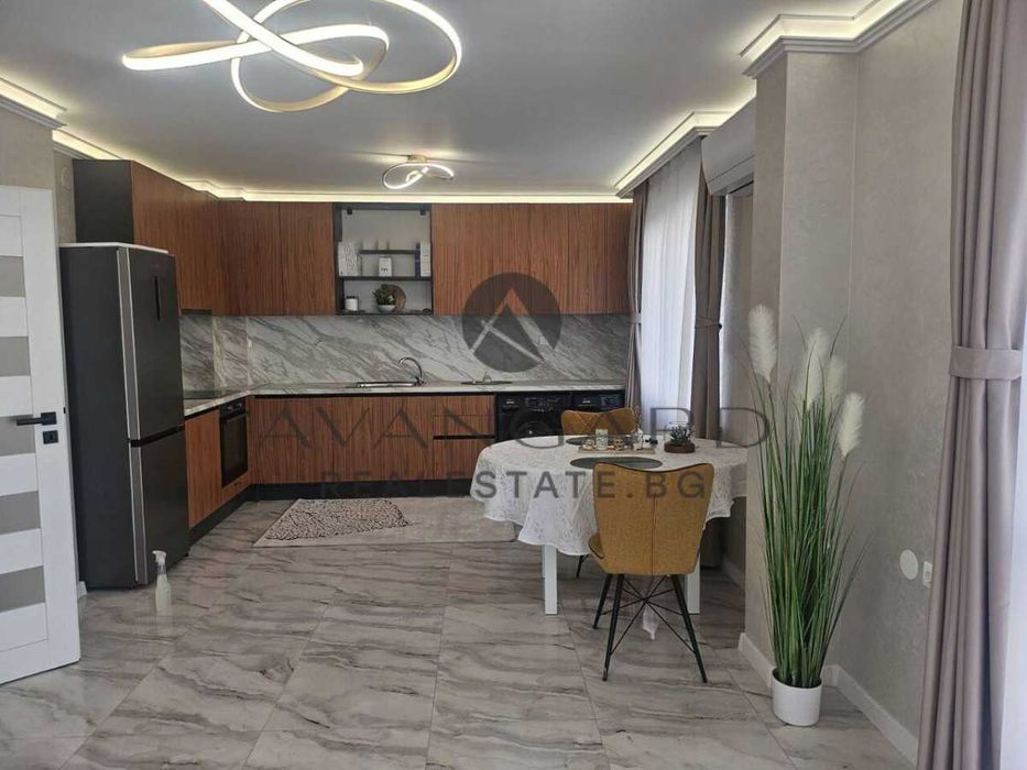 Продава се Двустаен апартамент в Пловдив, Кючук Париж - 66 кв.м за 1104 €/кв.м - Снимка #1