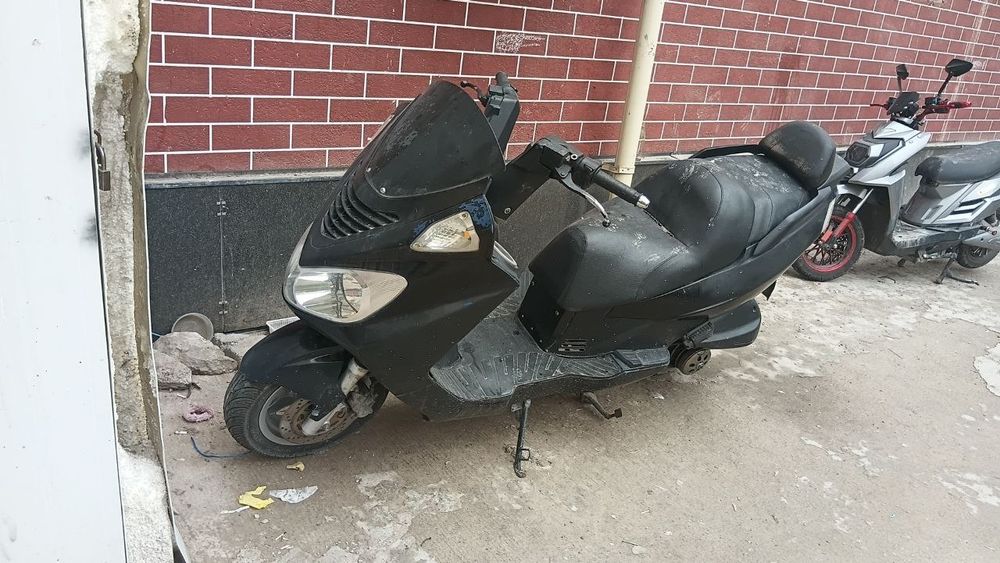 Продаю срочно скутер 140 кубов