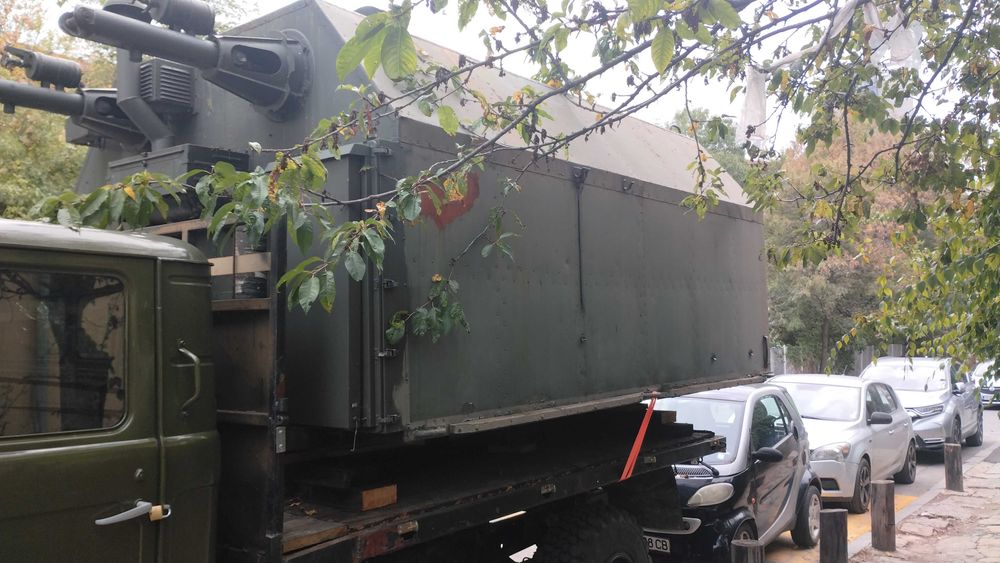 Продавам военен Фургон д 3.80м, ш 2.70м, в 1.8м