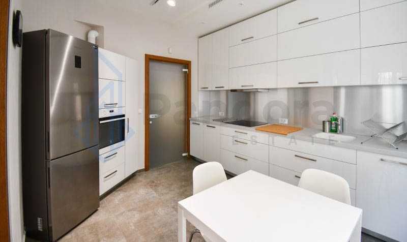 Дава се под наем Тристаен апартамент в София, Център - 100 кв.м за 750 € - Снимка #3