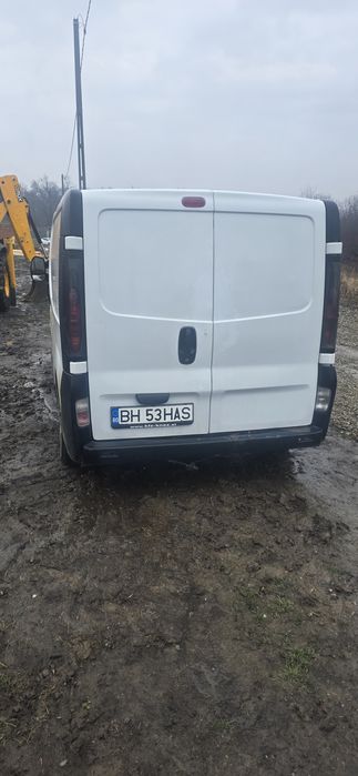Vand opel vivaro  anul 2004