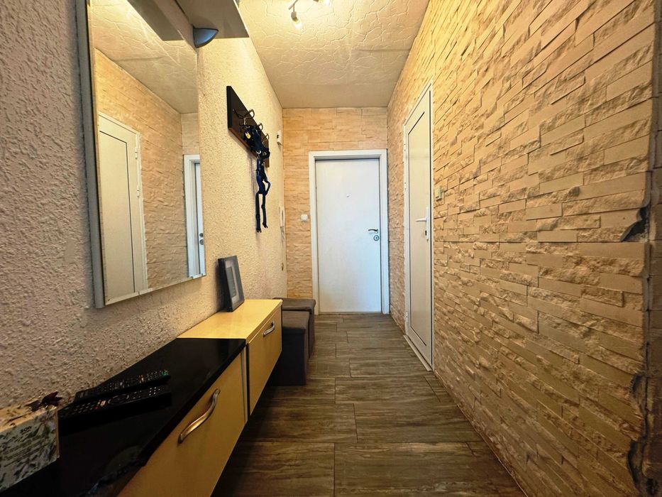 Продава се Двустаен апартамент в Русе, Център - 60 кв.м за 917 €/кв.м - Снимка #9