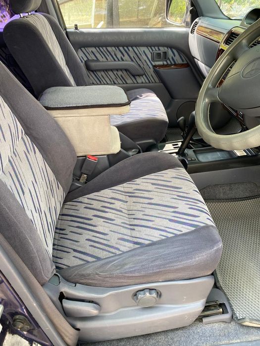 Машина Тойота ленд крузер Прадо