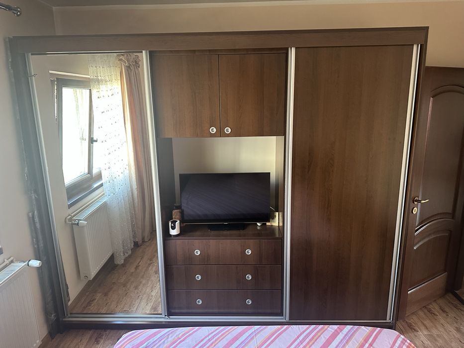 Vand mobila de dormitor si bucatarie