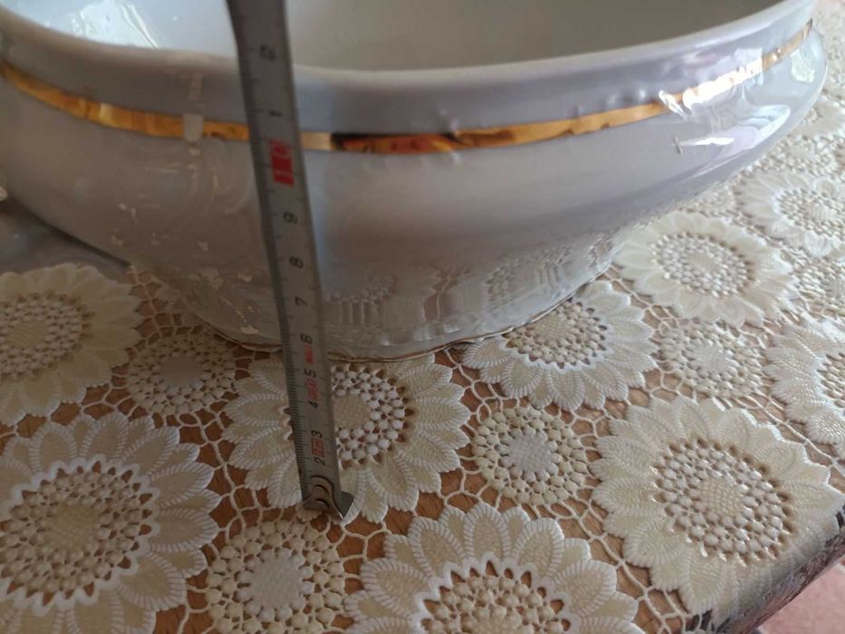 Стар порцеланов супник