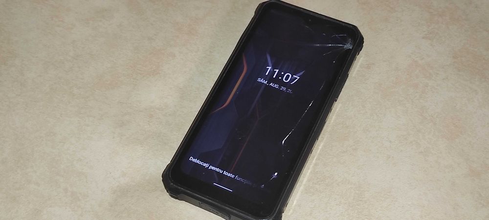 Telefon mobil IHUNT TITAN P15000  display spart   pret 150 ron