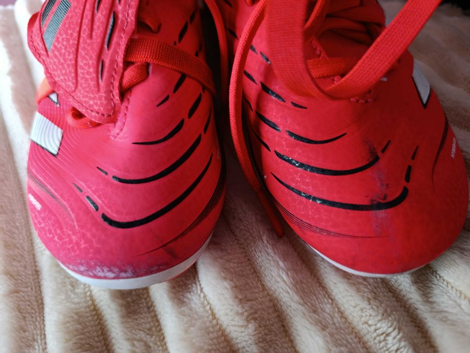 Футболни обувки. Adidas predator. 33 номер