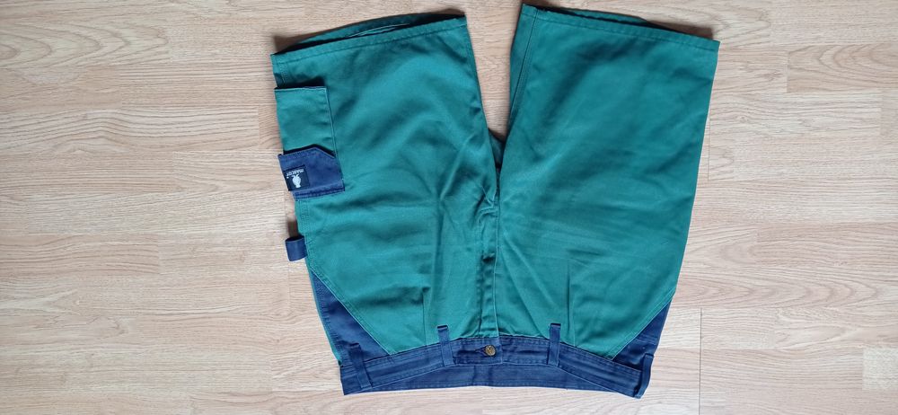 Pantaloni scurți salopeta  mărimea 54 , marca Mascot