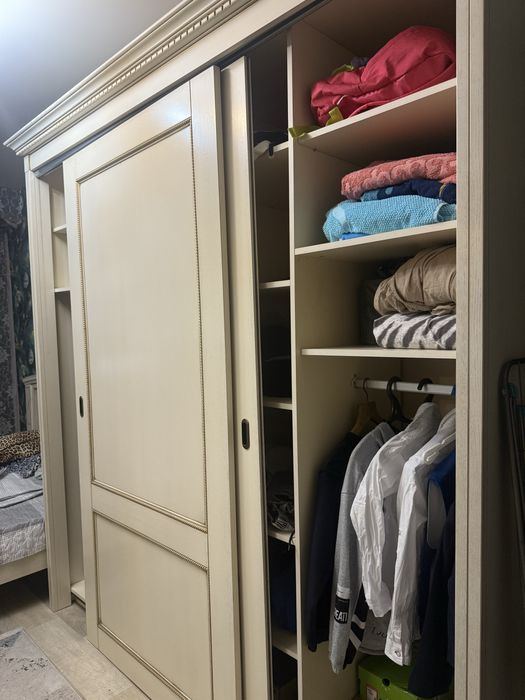 Продаш шкаф и комод